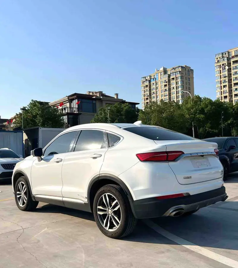Vehicle photo 4