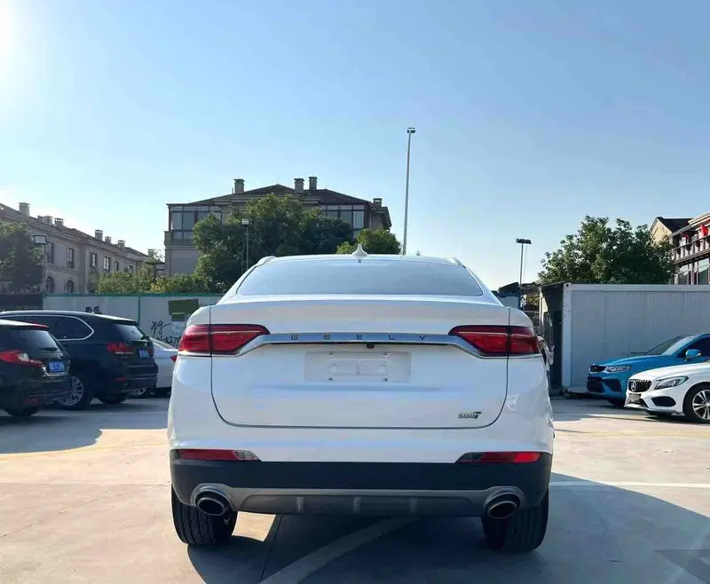 Vehicle photo 5