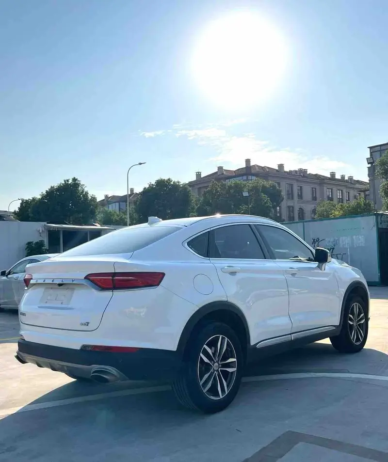 Vehicle photo 6