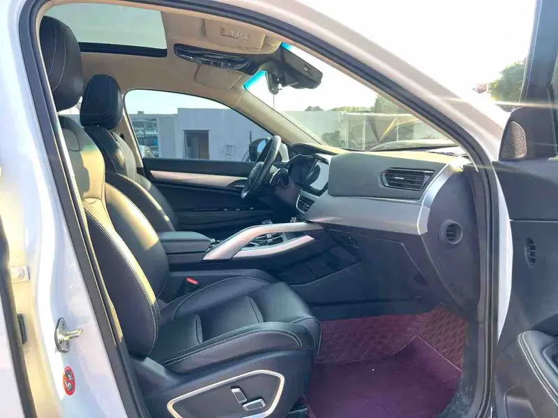 Vehicle photo 8