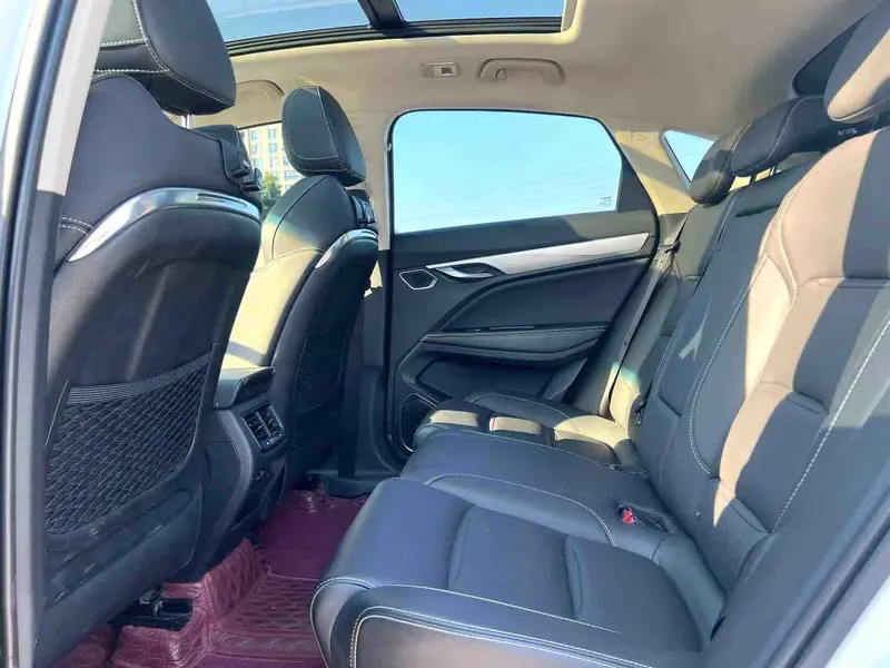 Vehicle photo 9