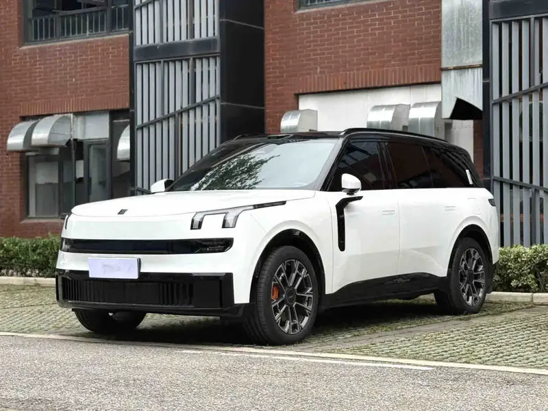 2025 Lynk & Co 900 2.0T PHEV AWD Ultra