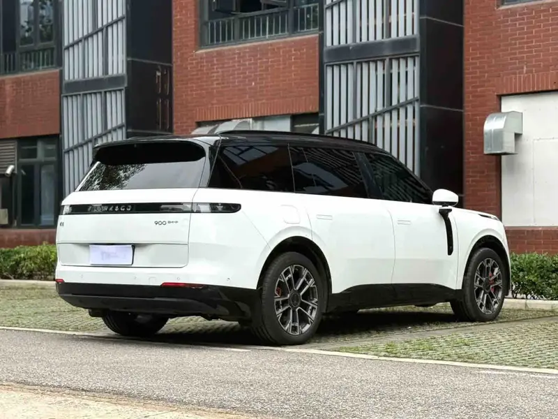 Vehicle photo 4