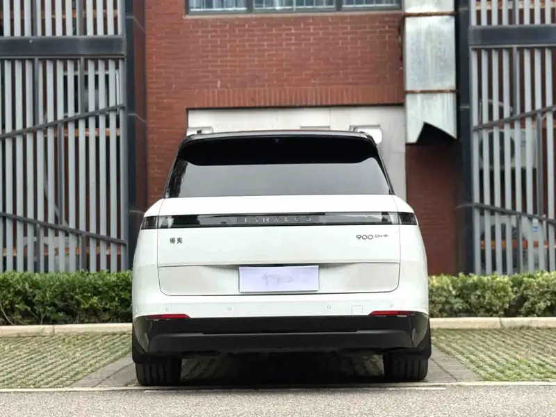Vehicle photo 5