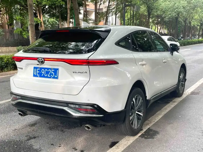 Vehicle photo 4