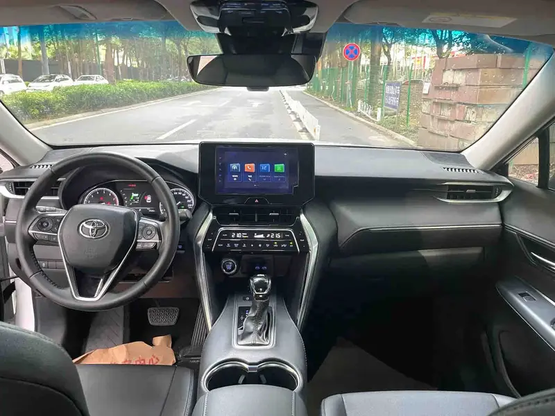 Vehicle photo 7