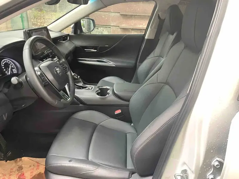 Vehicle photo 8