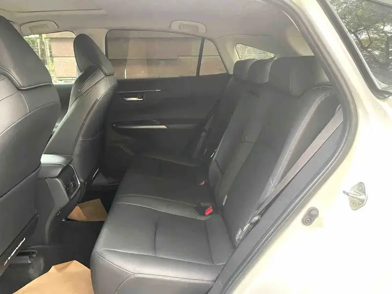 Vehicle photo 9