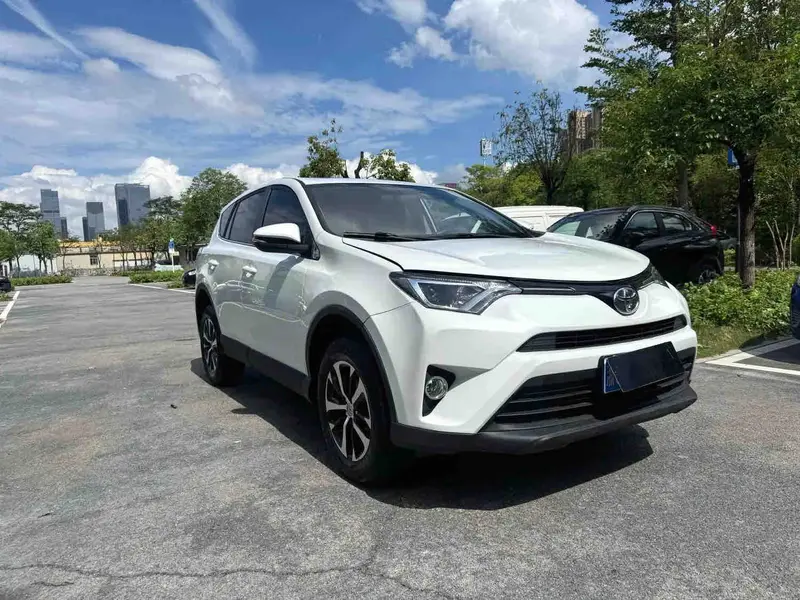 Vehicle photo 2
