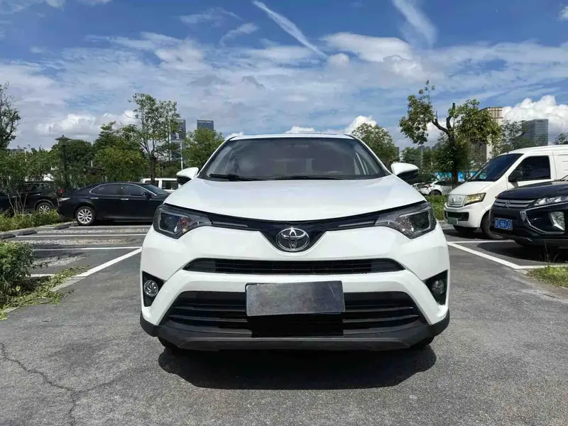 Vehicle photo 3