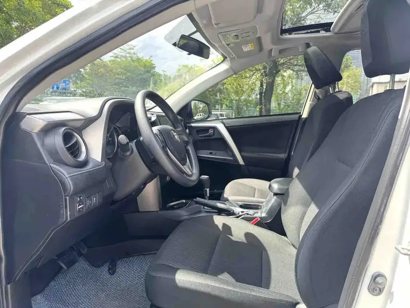 Vehicle photo 10