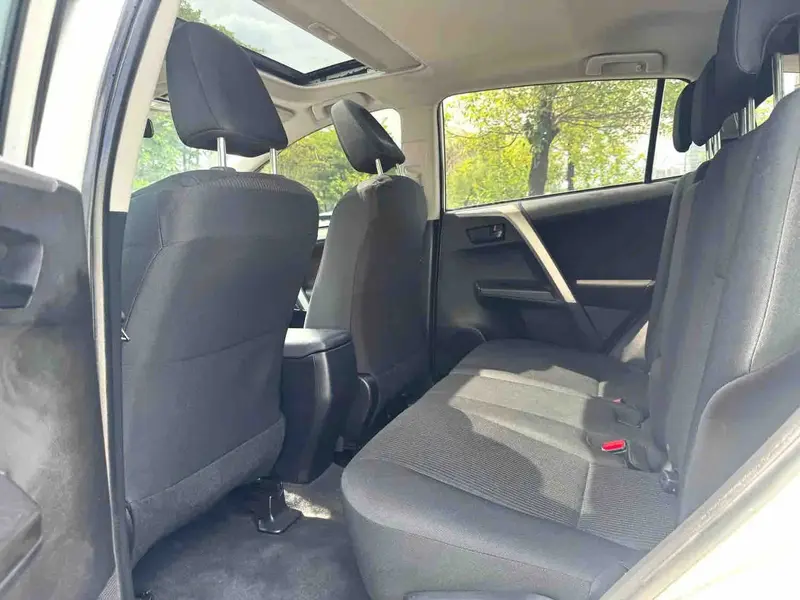Vehicle photo 14