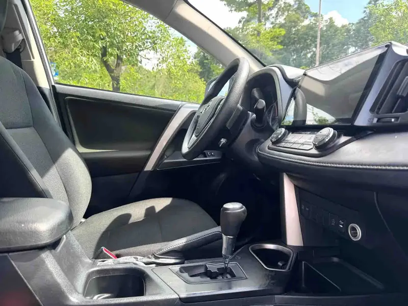 Vehicle photo 16