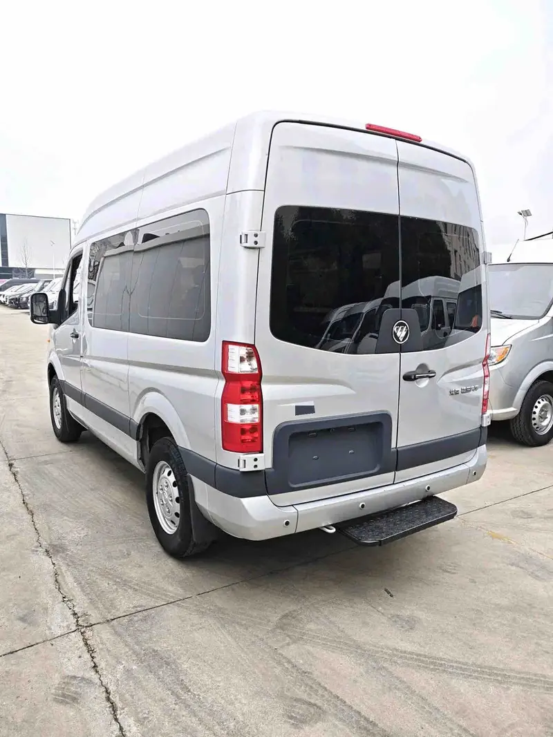 Vehicle photo 4