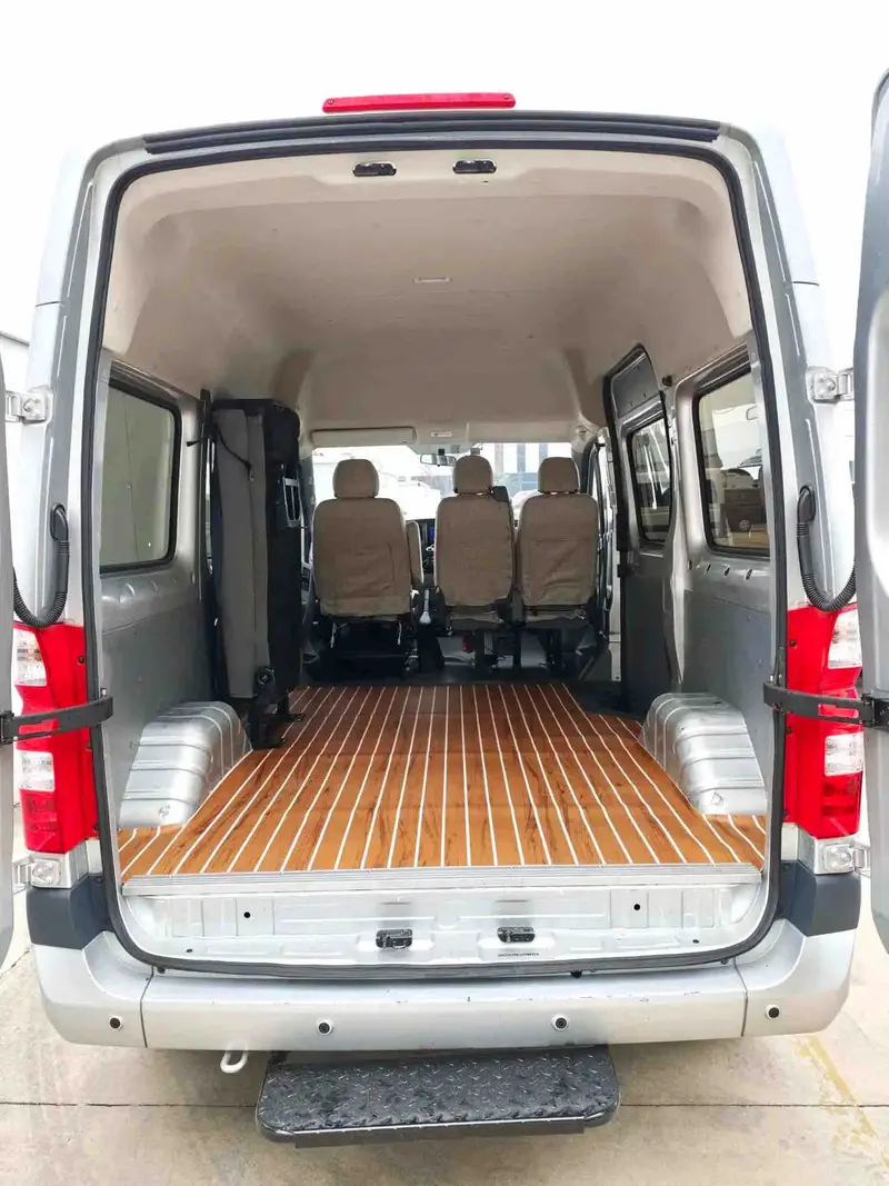 Vehicle photo 5