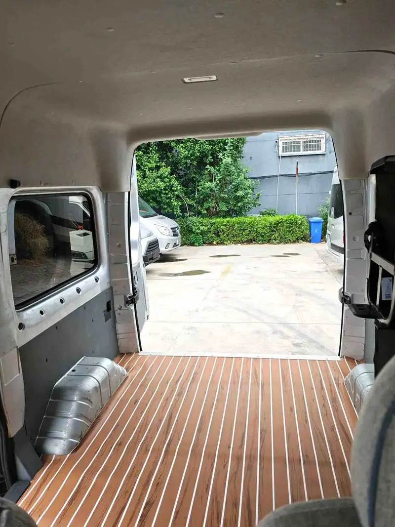 Vehicle photo 7