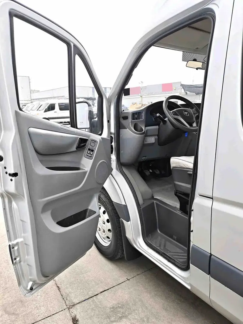 Vehicle photo 8