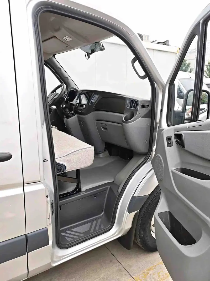 Vehicle photo 9