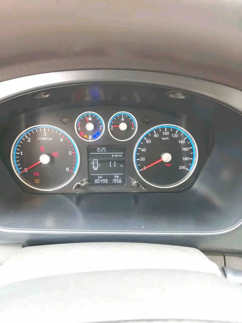 Vehicle photo 10