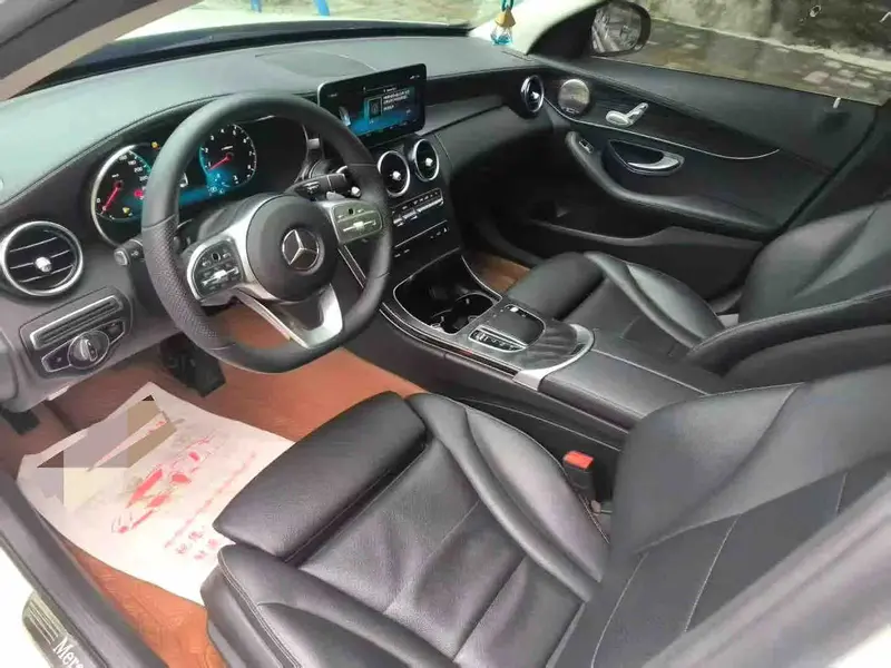 Vehicle photo 4
