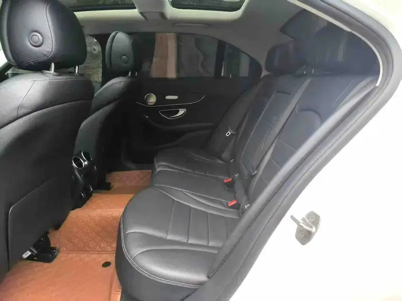 Vehicle photo 5