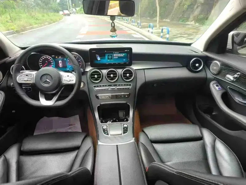 Vehicle photo 6