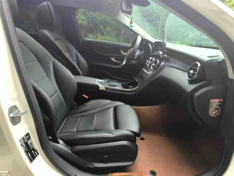 Vehicle photo 7