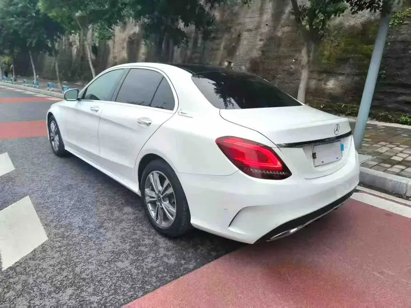 Vehicle photo 8