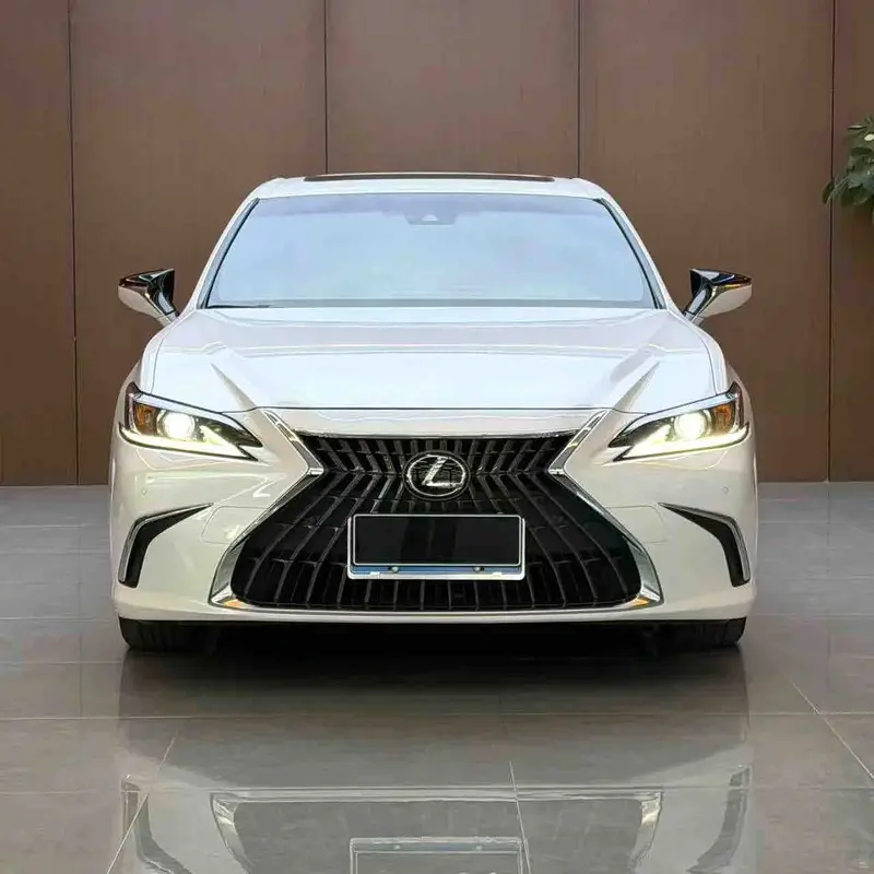 Vehicle photo 2