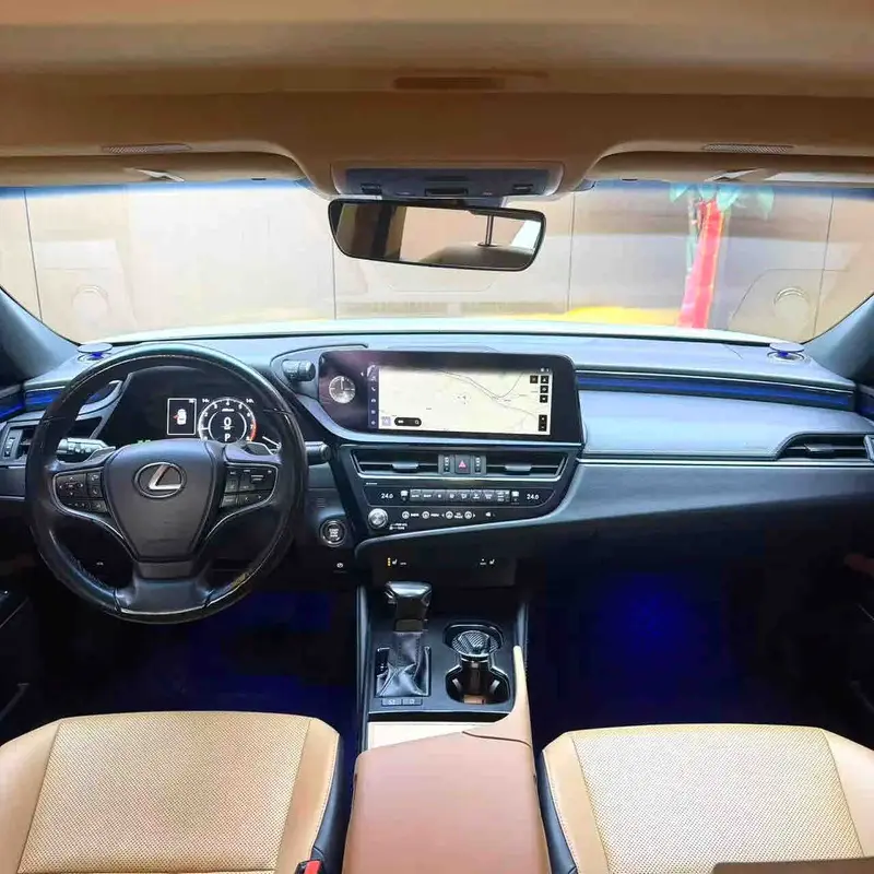 Vehicle photo 5