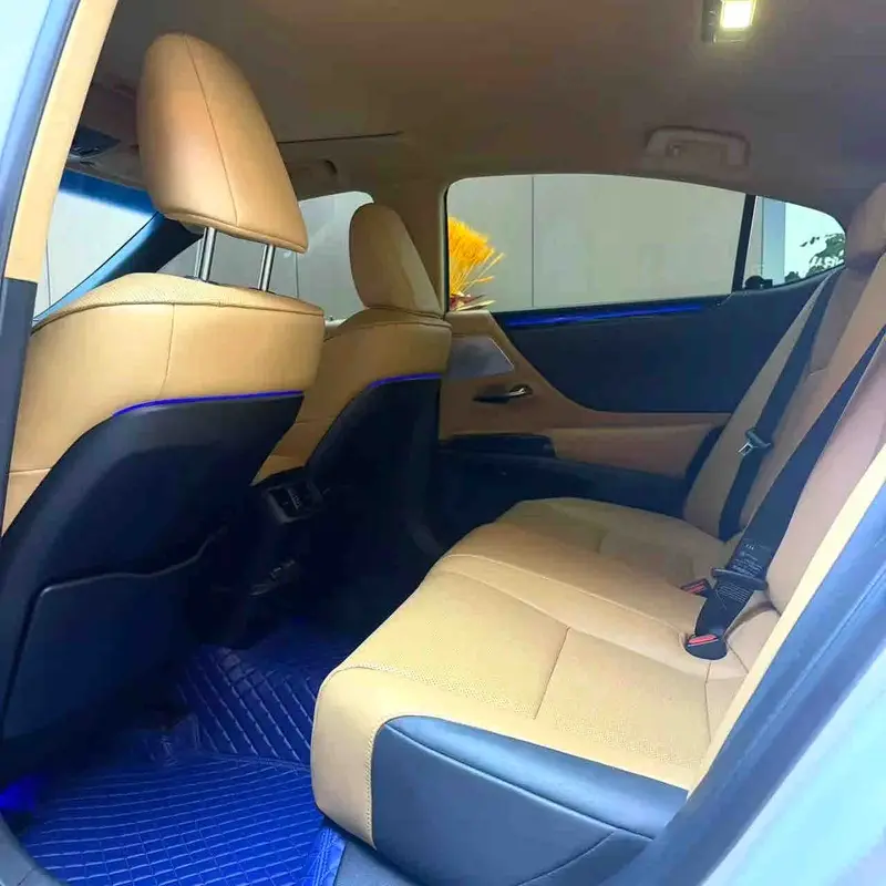 Vehicle photo 6