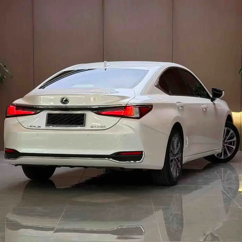 Vehicle photo 7