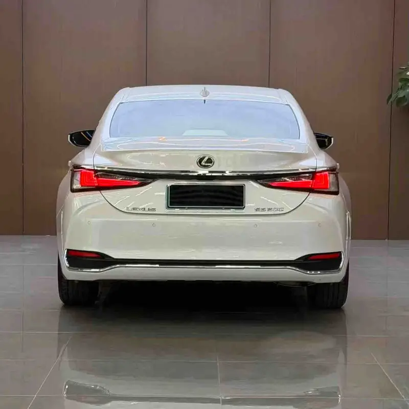 Vehicle photo 8