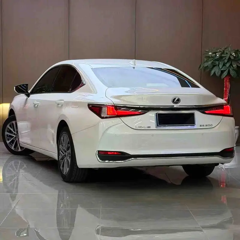 Vehicle photo 9