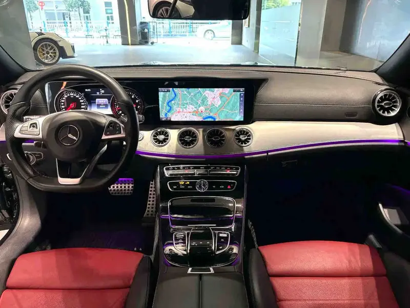 Vehicle photo 10