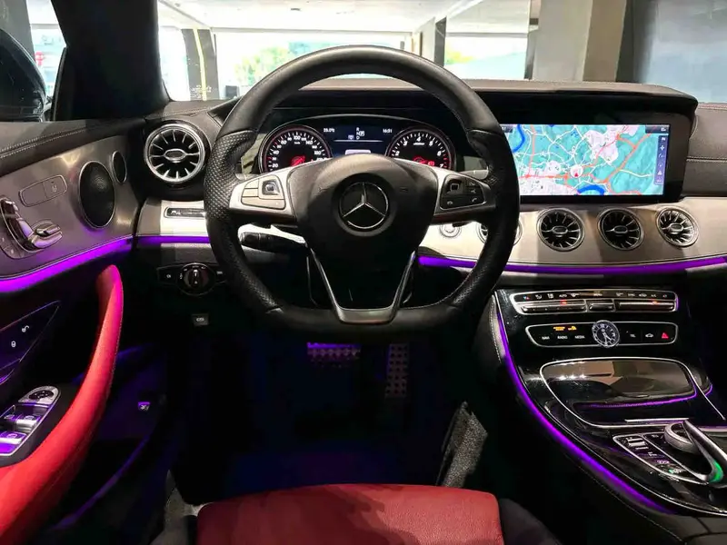 Vehicle photo 11