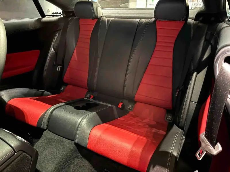 Vehicle photo 12