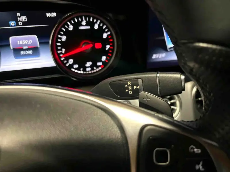 Vehicle photo 15