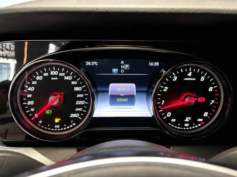 Vehicle photo 16