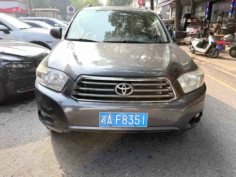 Vehicle photo 2