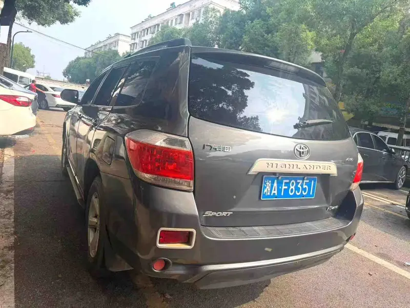 Vehicle photo 4