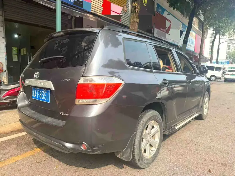 Vehicle photo 5
