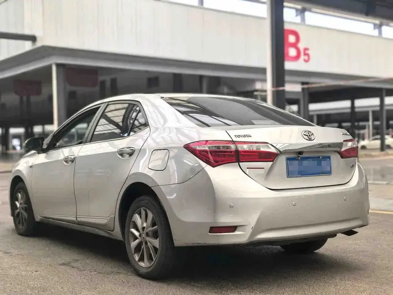Vehicle photo 4
