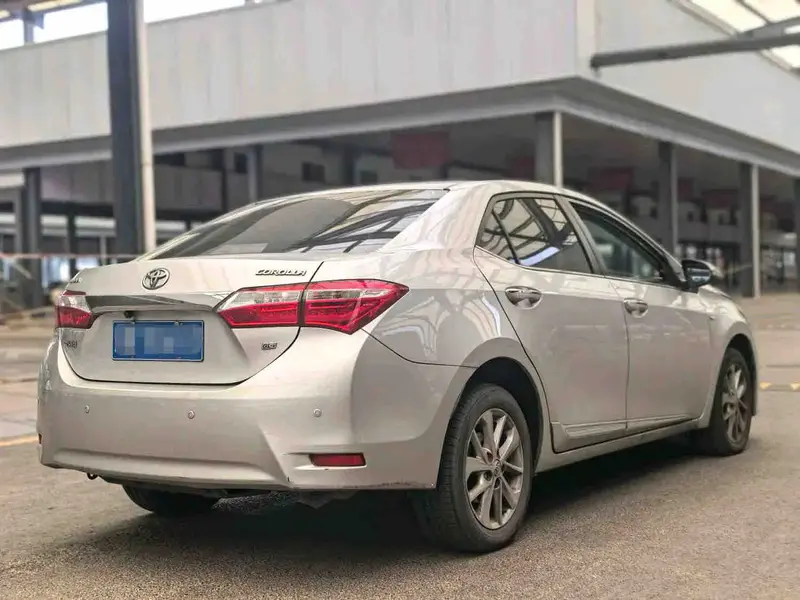 Vehicle photo 5