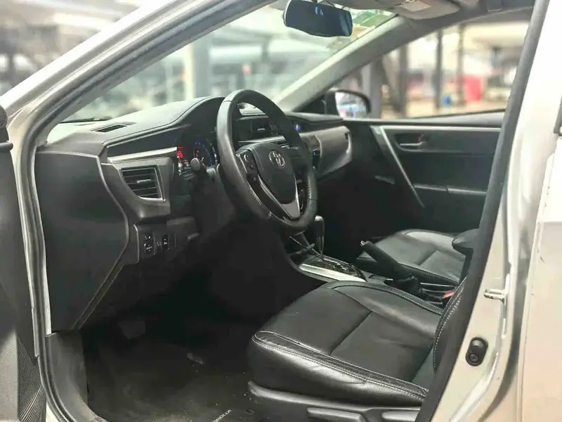 Vehicle photo 8