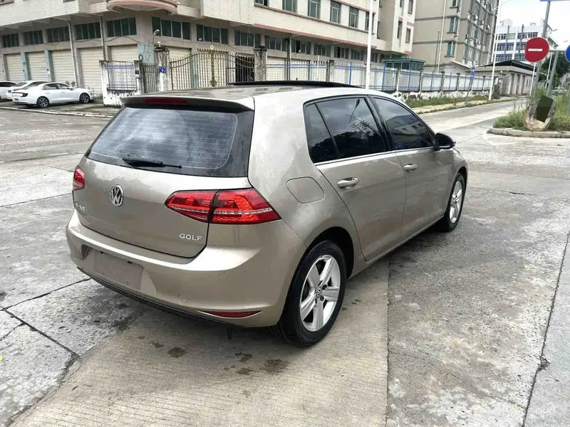 Vehicle photo 6