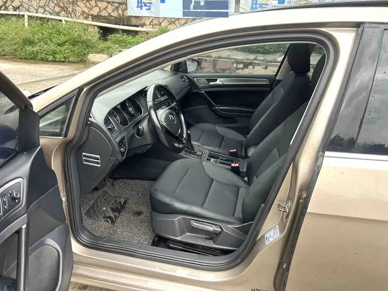 Vehicle photo 9