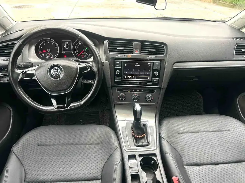 Vehicle photo 11