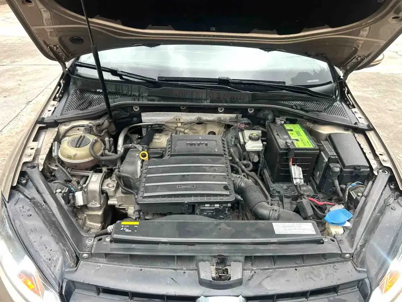 Vehicle photo 12
