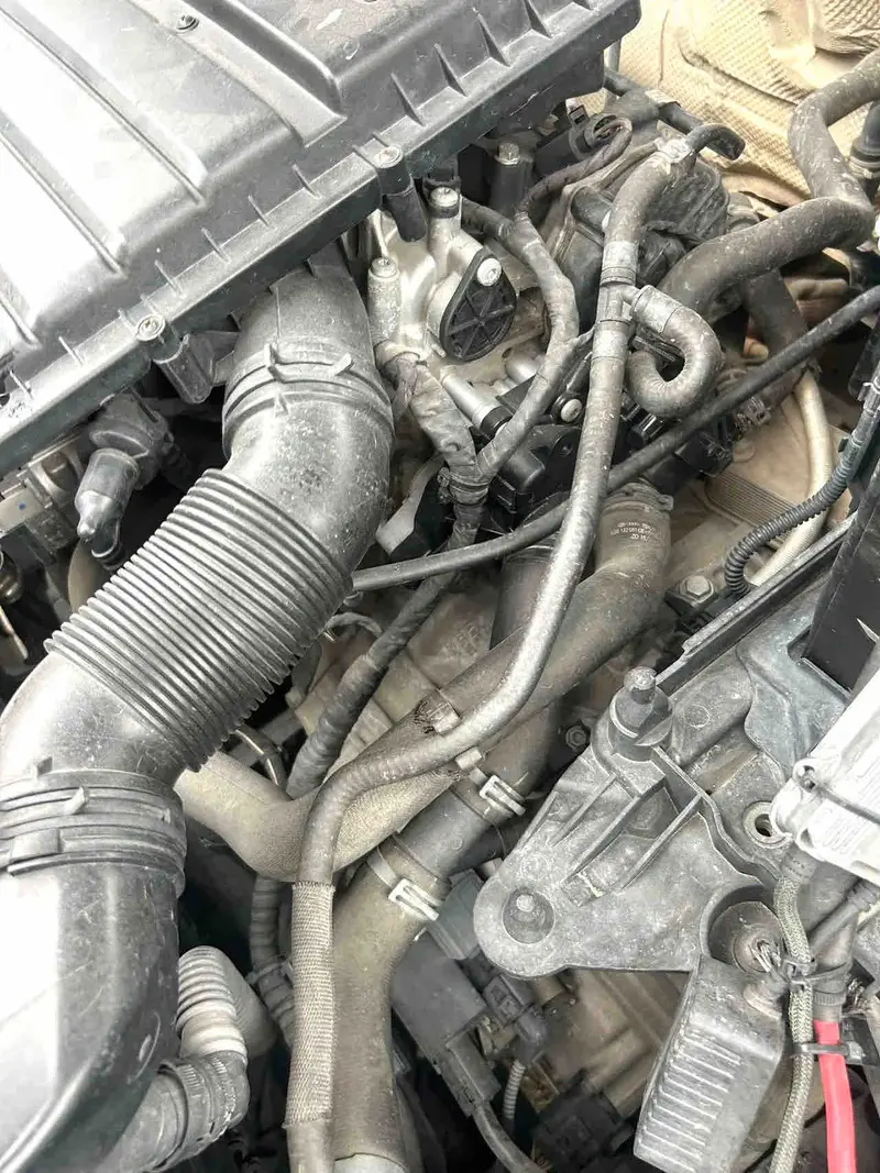 Vehicle photo 13
